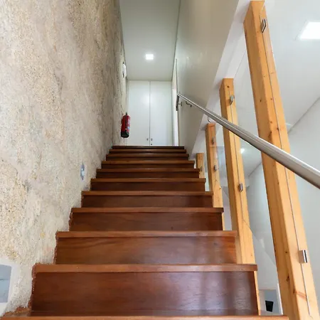 Host Wise - Cozy House W Balcony Porto